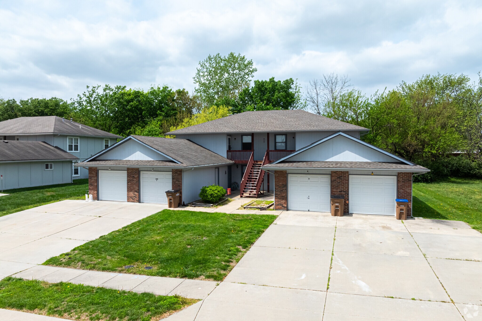 217 Sky Vue Dr, Raymore, MO for sale Primary Photo- Image 1 of 1