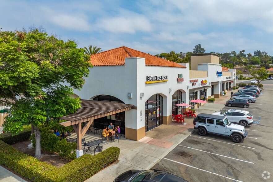 2110-2178 Vista Way, Oceanside, CA for lease - Primary Photo - Image 1 of 7