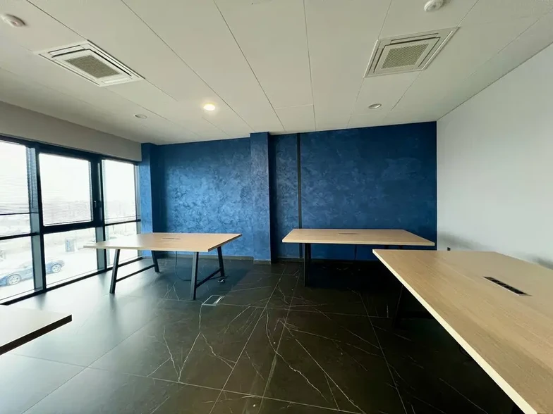 Retail in Beauvais for sale - Interior Photo - Image 1 of 5