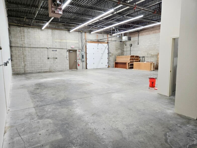 2 Townsend West, Nashua, NH for sale - Building Photo - Image 1 of 1