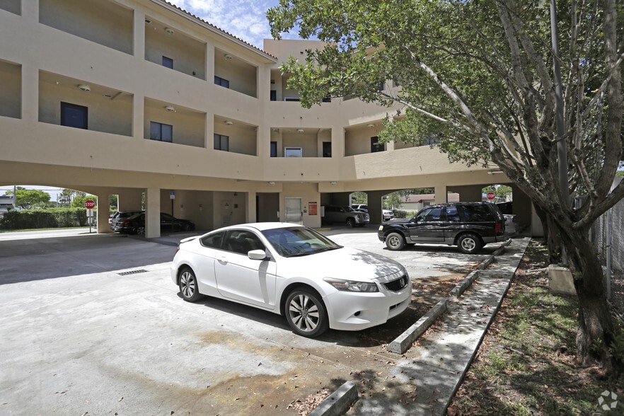 9780 E Indigo St, Palmetto Bay, FL for lease - Building Photo - Image 3 of 5