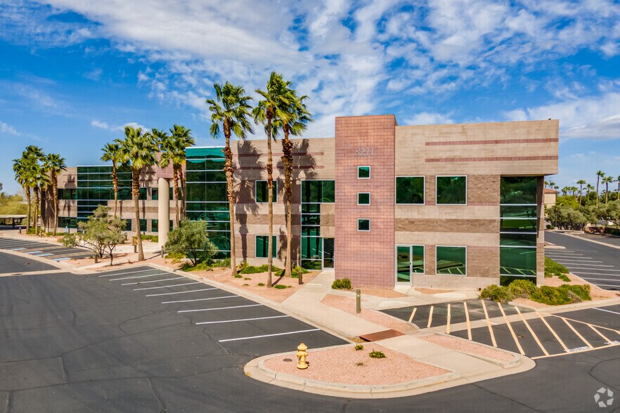 8211 S 48th St, Phoenix, AZ for lease - Building Photo - Image 1 of 28