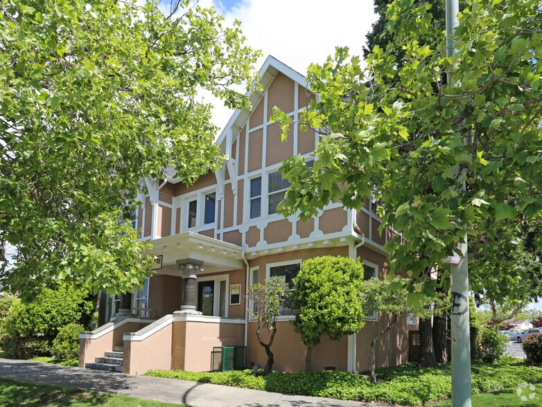 1946 Embarcadero, Oakland, CA for lease - Building Photo - Image 2 of 3