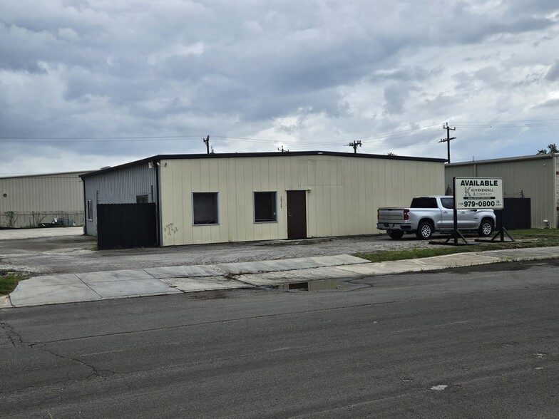 13127 Lookout Run, San Antonio, TX for lease - Building Photo - Image 2 of 5