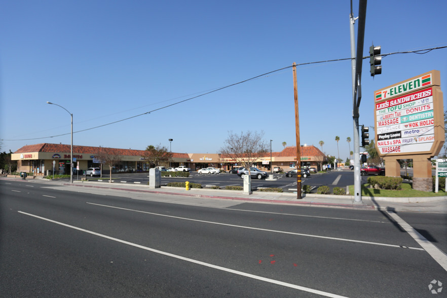 3000-3020 W Lincoln Ave, Anaheim, CA for lease - Primary Photo - Image 1 of 9