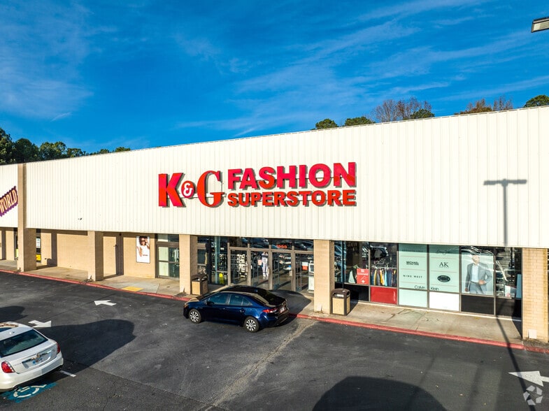 1555 E Park Place Blvd, Stone Mountain, GA for sale - Building Photo - Image 2 of 4