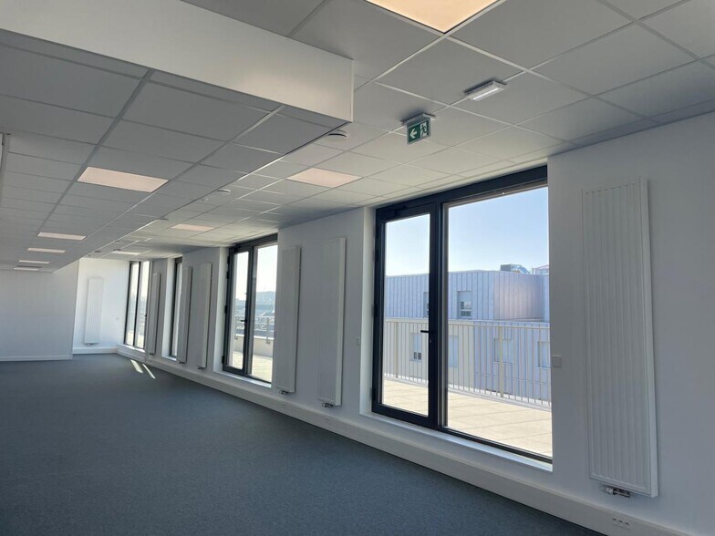 Office in Angers for lease - Interior Photo - Image 3 of 10