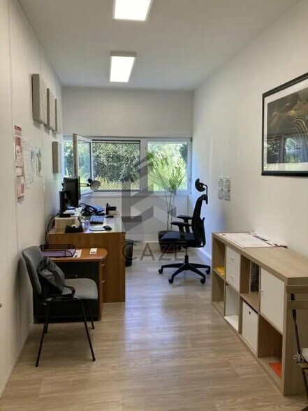 Office in Cenon for lease - Interior Photo - Image 3 of 6