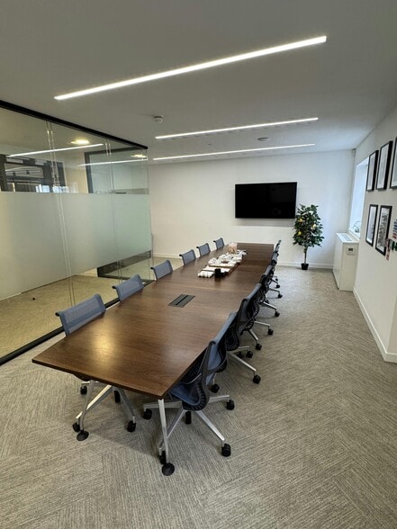 4 Farm St, London for lease - Building Photo - Image 3 of 12