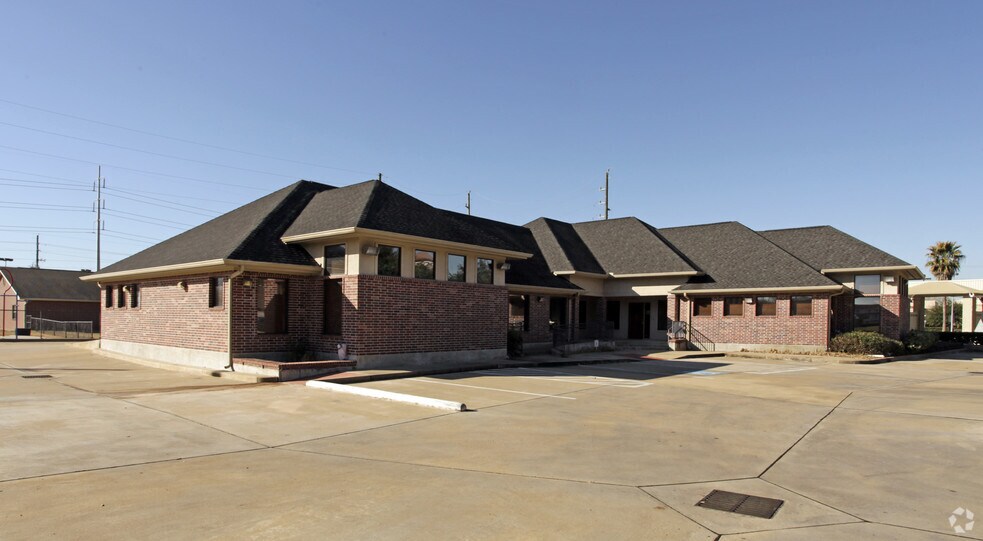 4811 Sugar Grove Blvd, Stafford, TX for sale - Primary Photo - Image 1 of 1