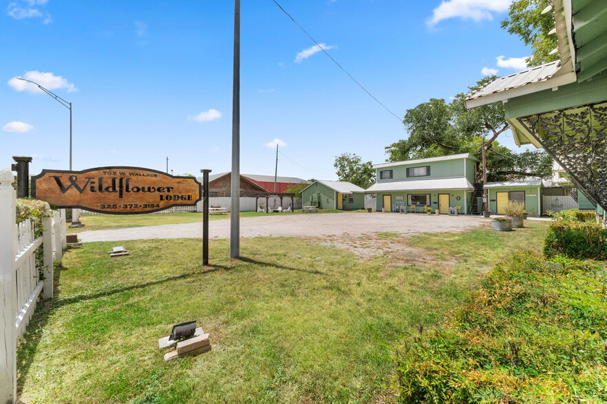 702 W Wallace St, San Saba, TX for sale - Building Photo - Image 2 of 54