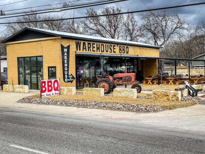 305 N Water St, Burnet, TX for sale - Building Photo - Image 1 of 1