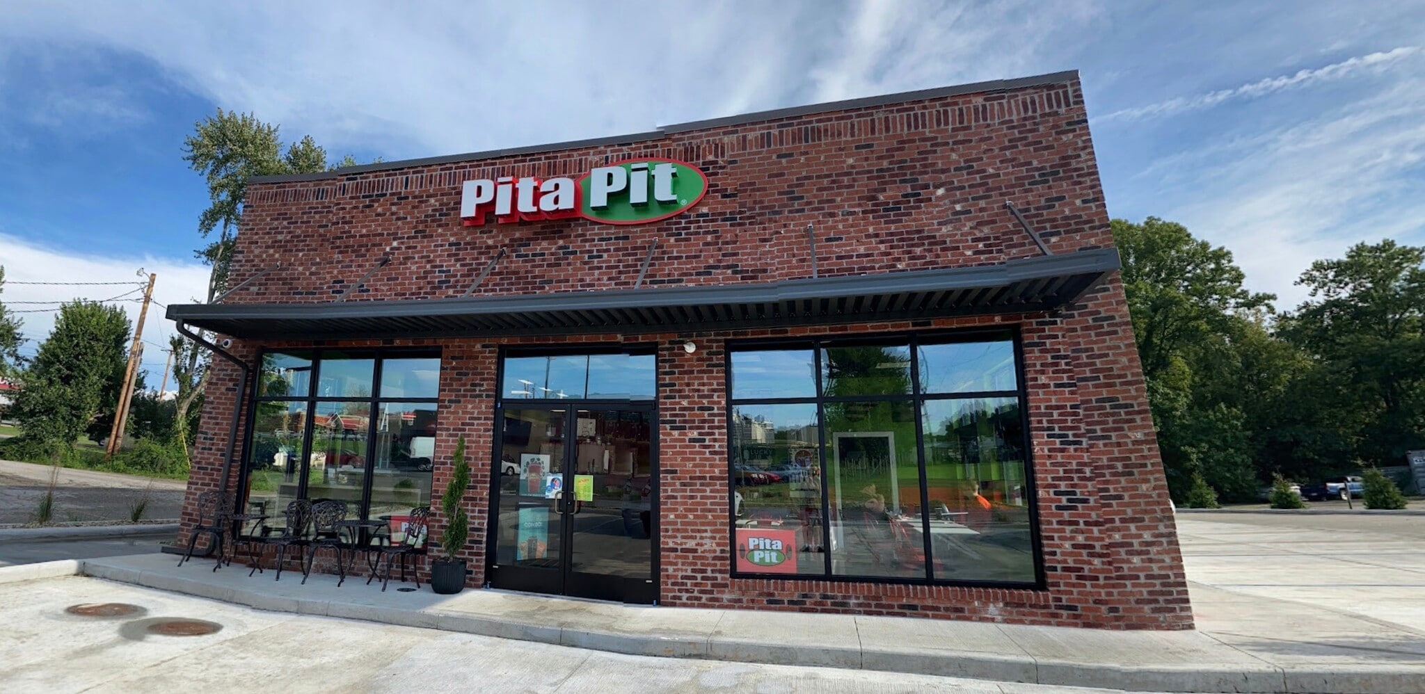 49 Davis, Hurricane, WV for lease Interior Photo- Image 1 of 2