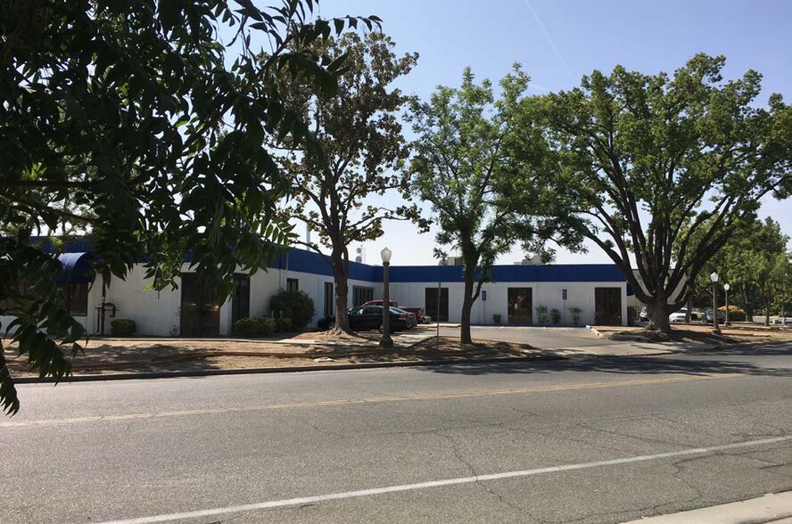 1922 N Helm Ave, Fresno, CA for lease - Building Photo - Image 3 of 4