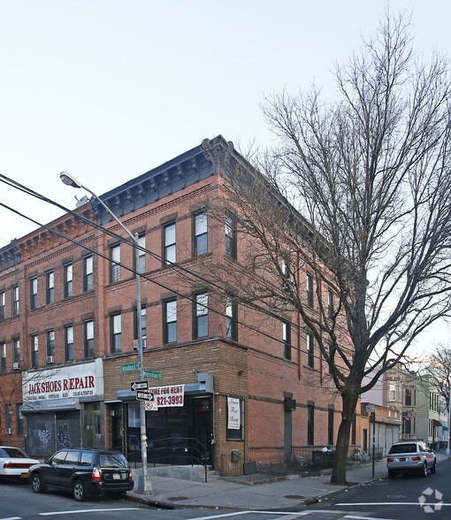 565 Woodward Ave, Ridgewood, NY for sale - Primary Photo - Image 1 of 1
