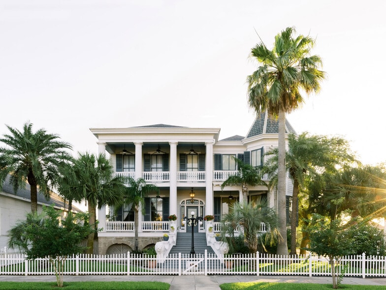 1103 33rd St, Galveston, TX 77550