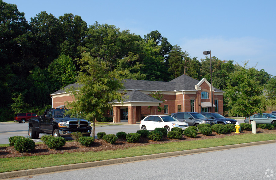 14 Hawthorne Park Ct, Greenville, SC for lease - Building Photo - Image 1 of 7