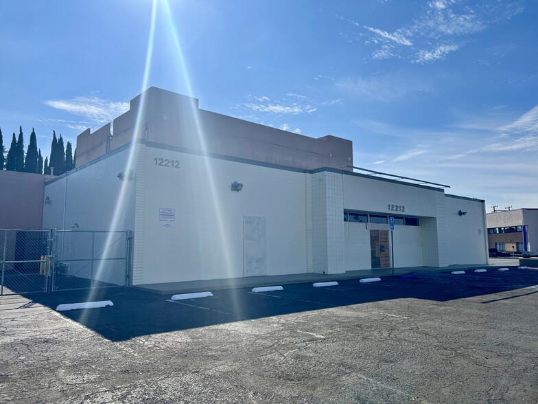 12212 Brookhurst St, Garden Grove, CA for lease - Building Photo - Image 1 of 4