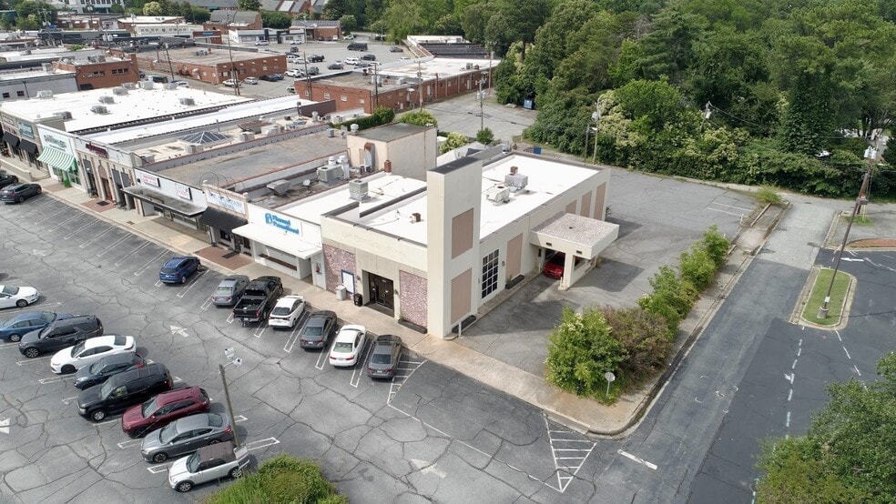 1702 Battleground Ave, Greensboro, NC for lease - Aerial - Image 3 of 13