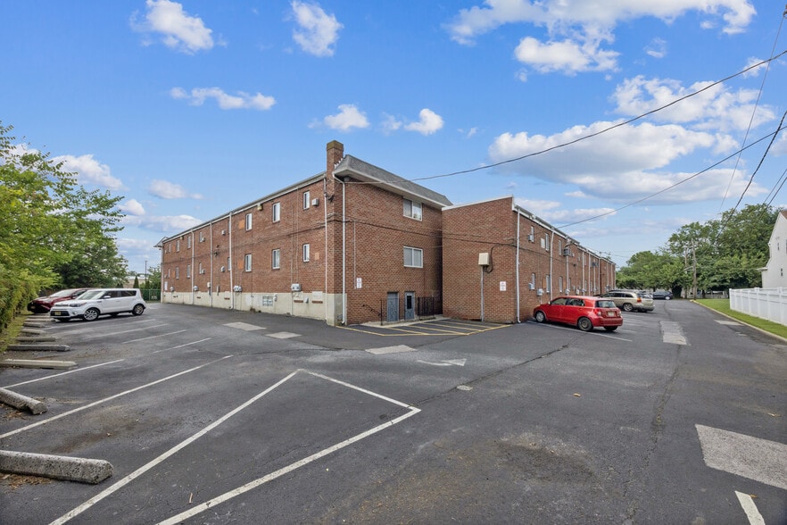 601 Buttonwood Ave, Maple Shade Township, NJ for sale - Building Photo - Image 2 of 7