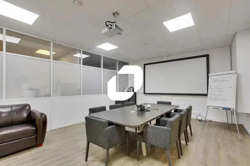 Retail in Vanves for lease - Building Photo - Image 3 of 11