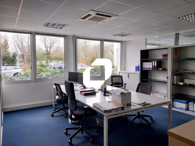 Office in Carquefou for lease - Interior Photo - Image 1 of 8