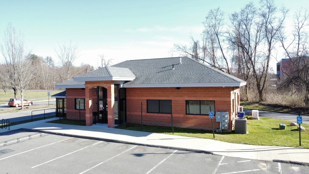 85 University Dr, Amherst, MA for lease - Building Photo - Image 1 of 8