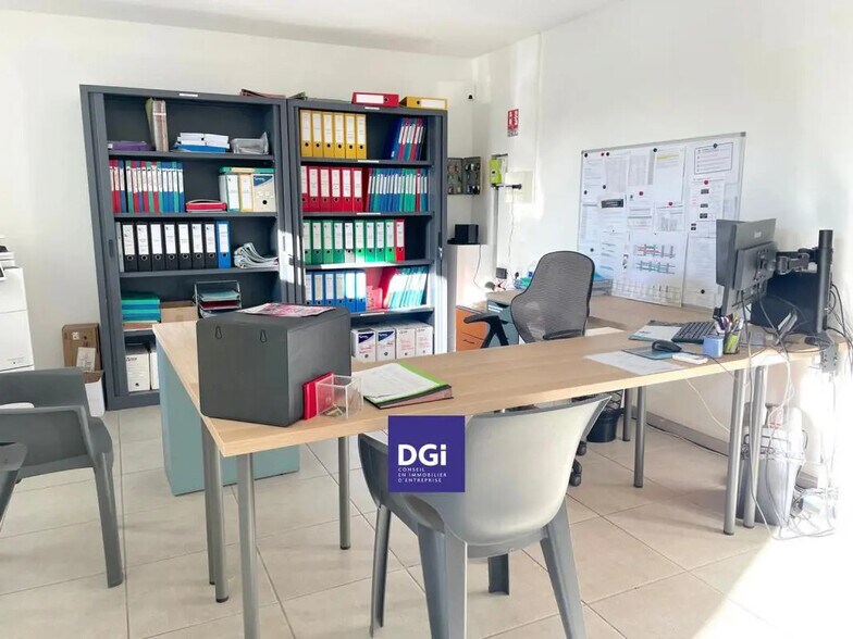Office in Nîmes for lease - Interior Photo - Image 2 of 7