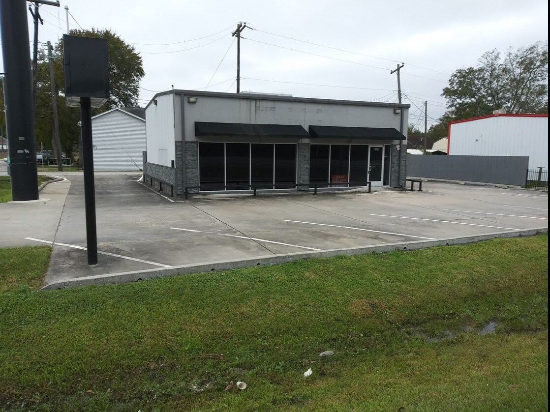 8303 Highway 6, Hitchcock, TX for sale Primary Photo- Image 1 of 1