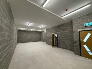 128 Haydock Av, Castleford for lease Interior Photo- Image 1 of 4