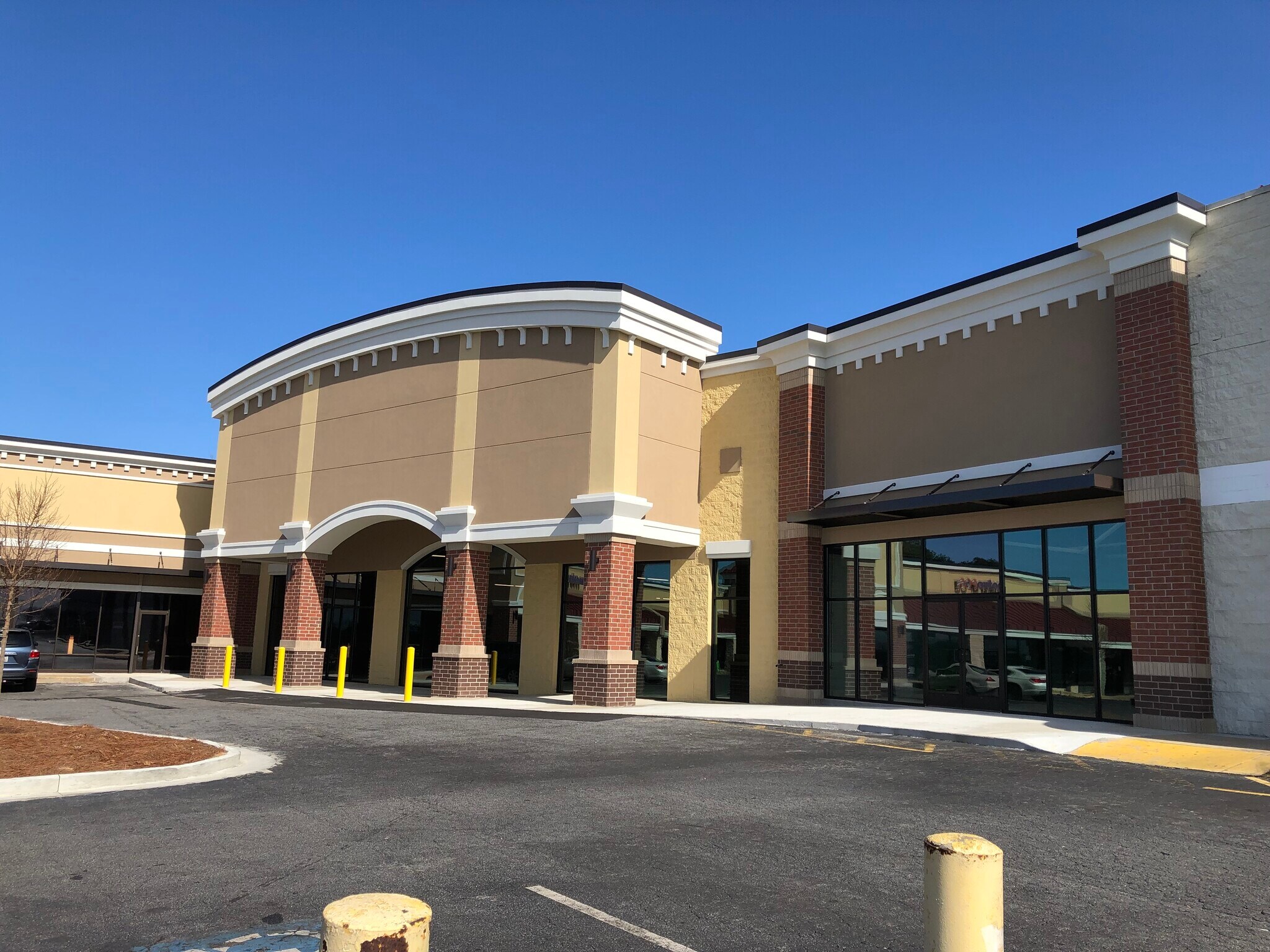 2911 Airport Thruway, Columbus, GA 31909 Britt David Shopping Center