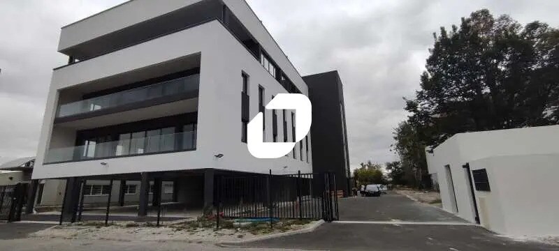 Location Bureaux 390 m² - Photo 1