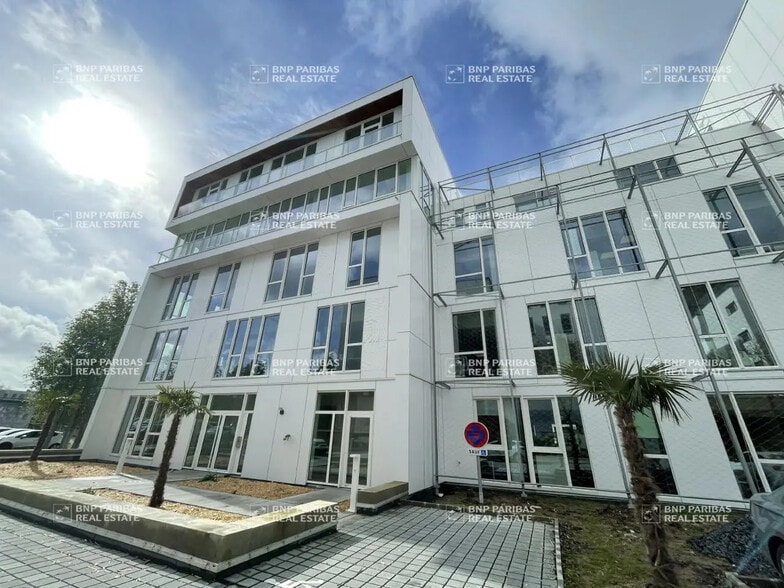 Office in Nantes for lease - Building Photo - Image 1 of 16
