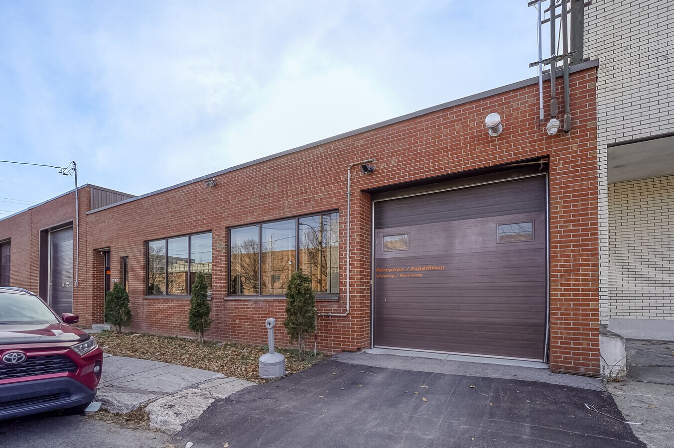 9760 St SaintUrbain, Montréal, QC H3L 2T2