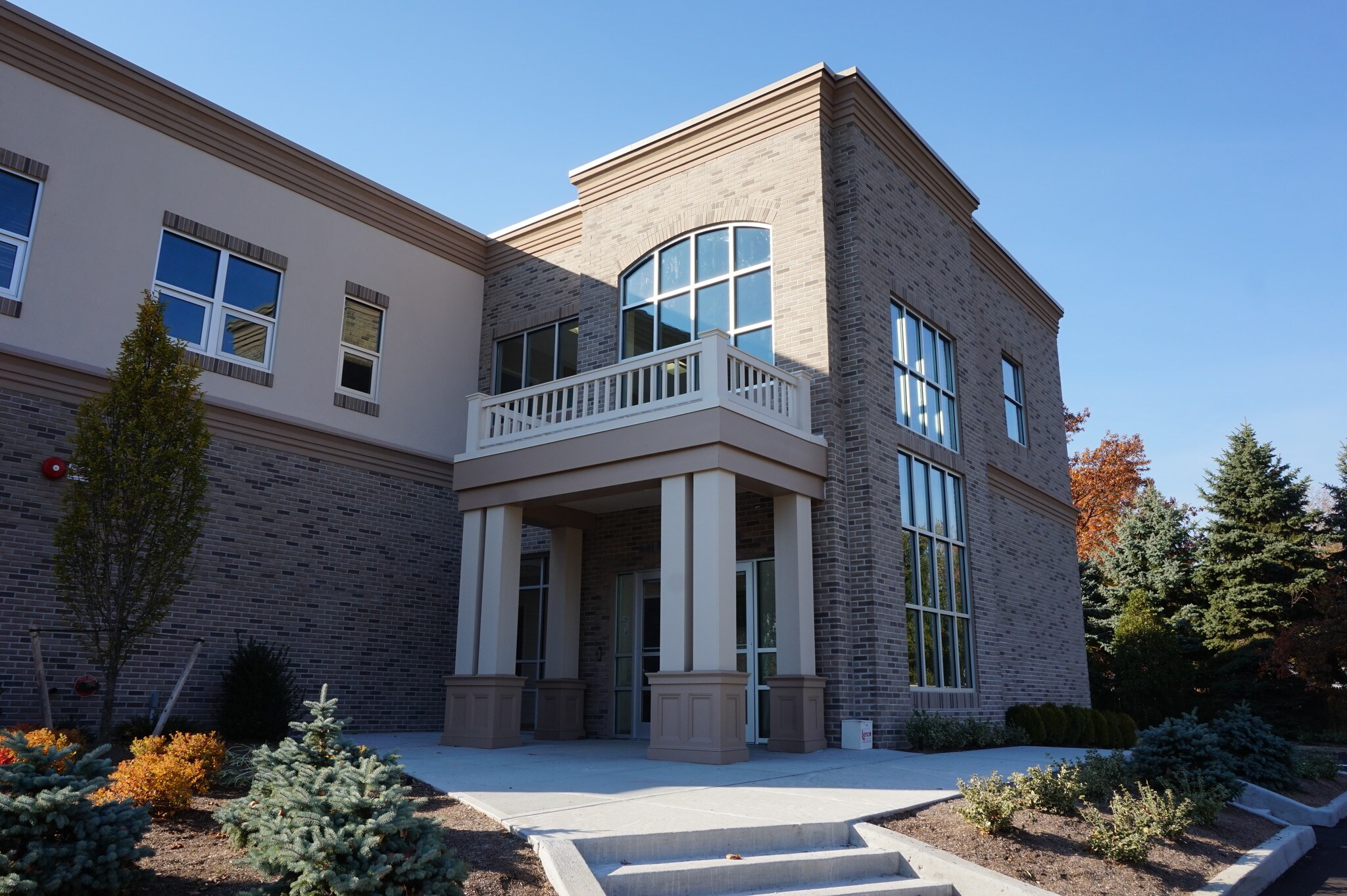 241 E Main St, Huntington, NY for sale Primary Photo- Image 1 of 1