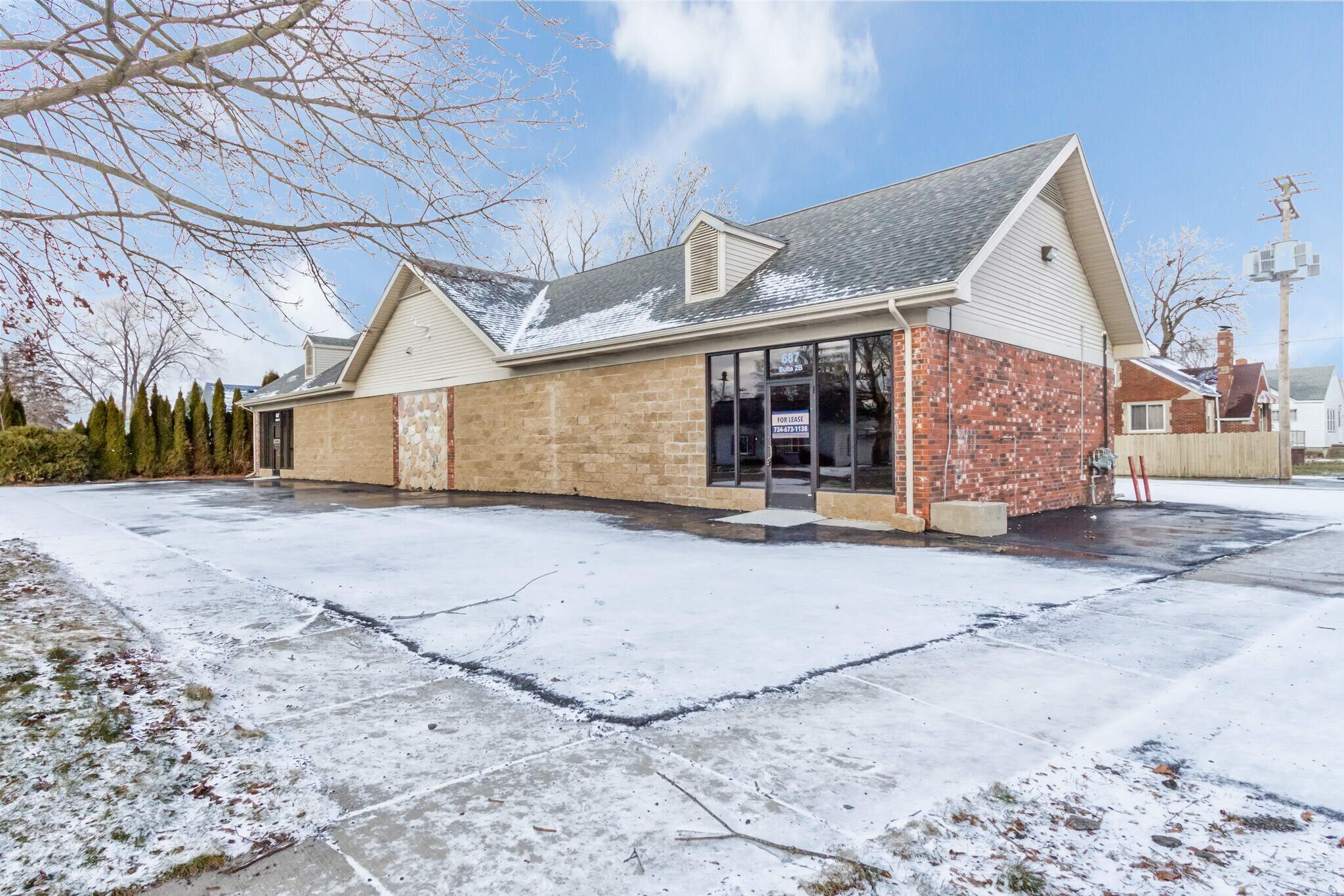 687 E Huron River Dr, Belleville, MI 48111