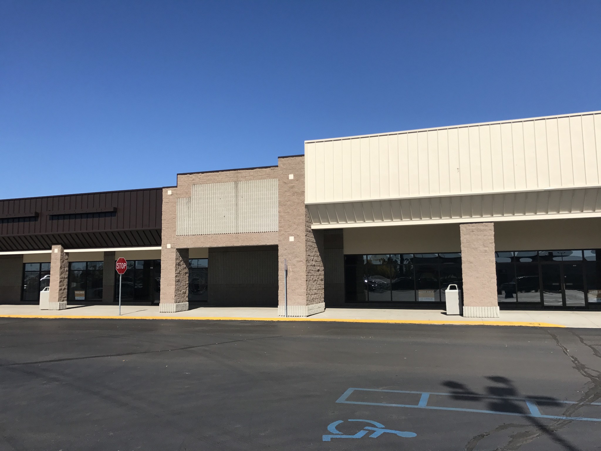 3202 E Hwy 10, Moorhead, Mn 56560 - Easten Shopping Center 