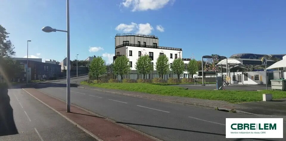 Retail in Caen for lease Building Photo- Image 1 of 5