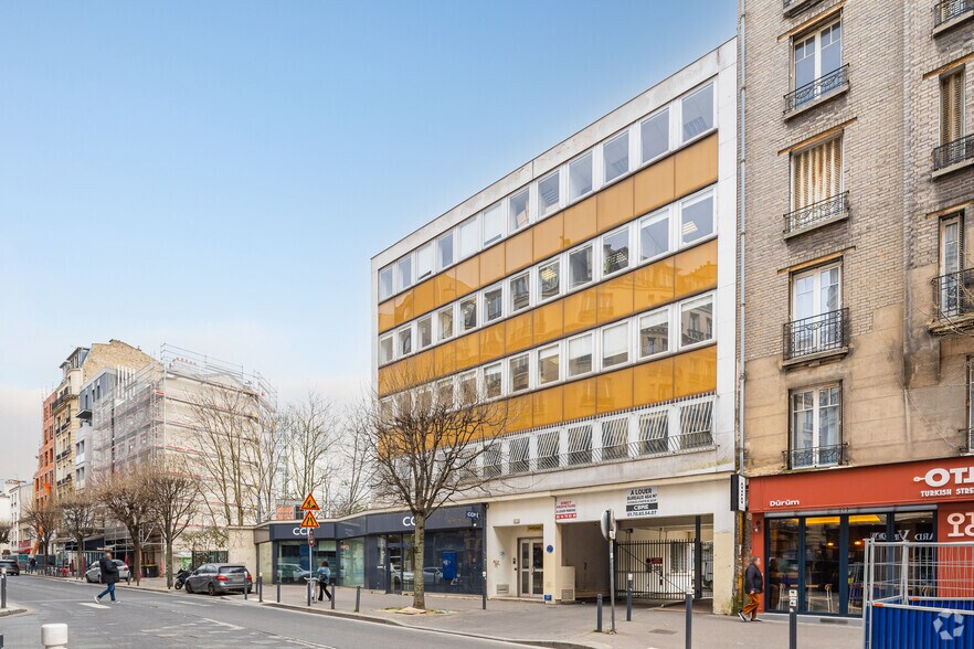 Office in Montreuil for lease - Primary Photo - Image 1 of 3