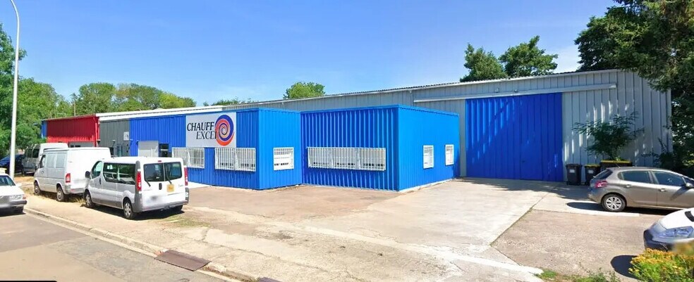 Industrial in Auxerre for lease - Building Photo - Image 1 of 7
