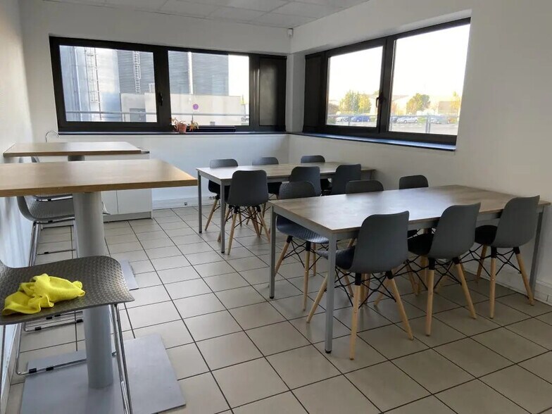 Industrial in Genas for lease - Interior Photo - Image 3 of 8