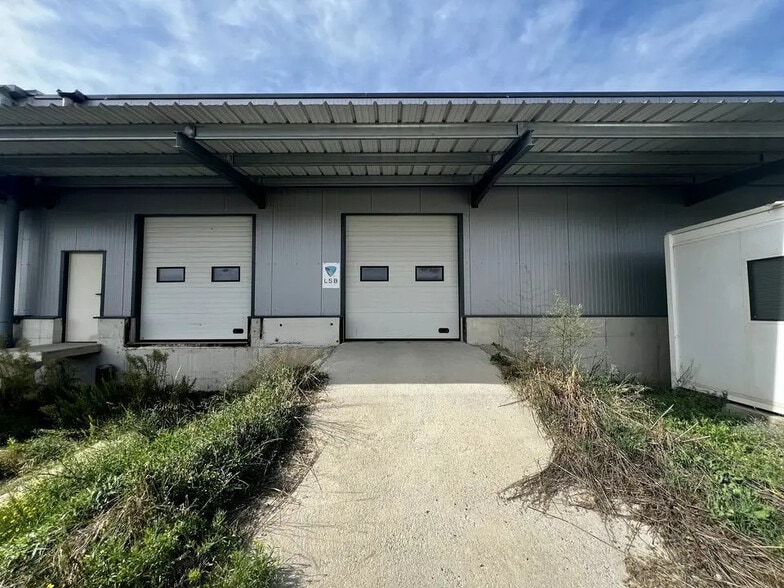 Flex in Cavaillon for lease - Building Photo - Image 1 of 8