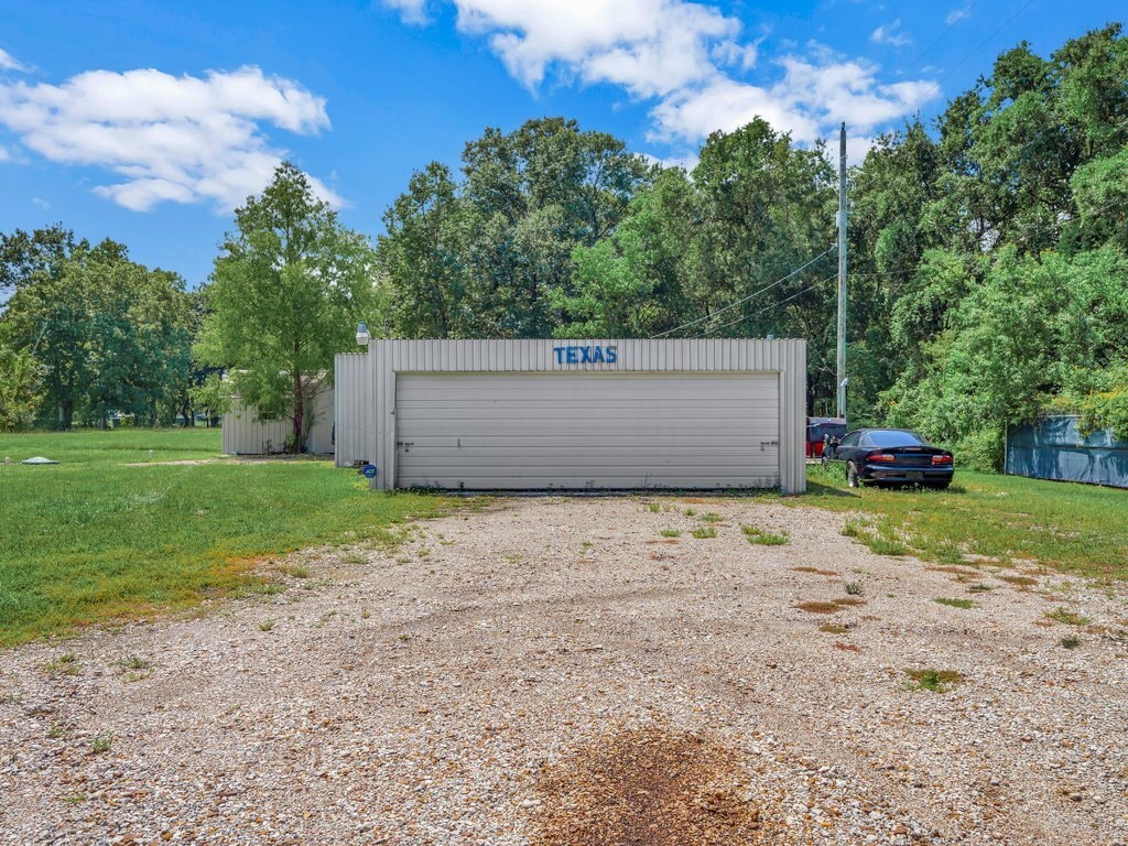 16140 Garrett Rd, Houston, TX 77044