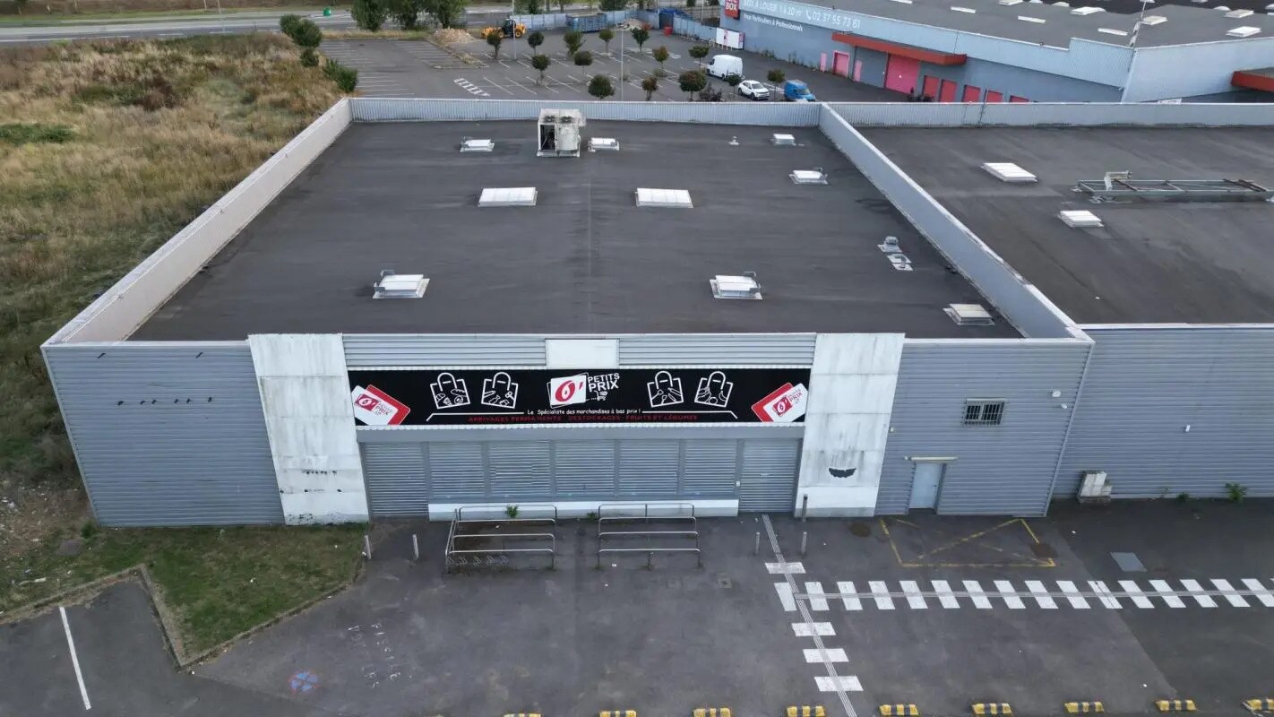 Retail in Vernouillet for lease Building Photo- Image 1 of 23