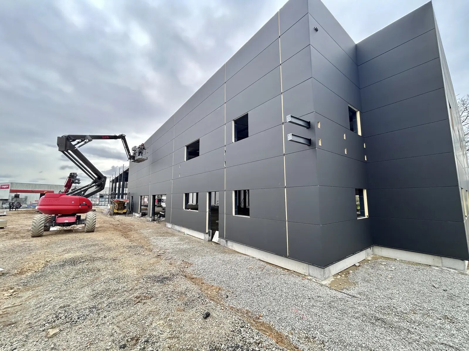 Flex in Auray for lease Construction Photo- Image 1 of 3