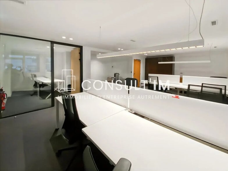 Office in Puteaux for lease - Building Photo - Image 3 of 7