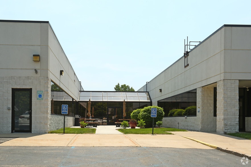 935 Technology Dr, Ann Arbor, MI for lease - Building Photo - Image 2 of 7