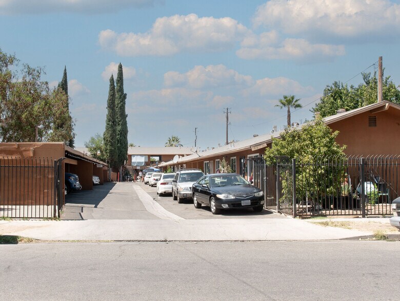 1275 N 8th St, Fresno, CA for sale - Building Photo - Image 1 of 1