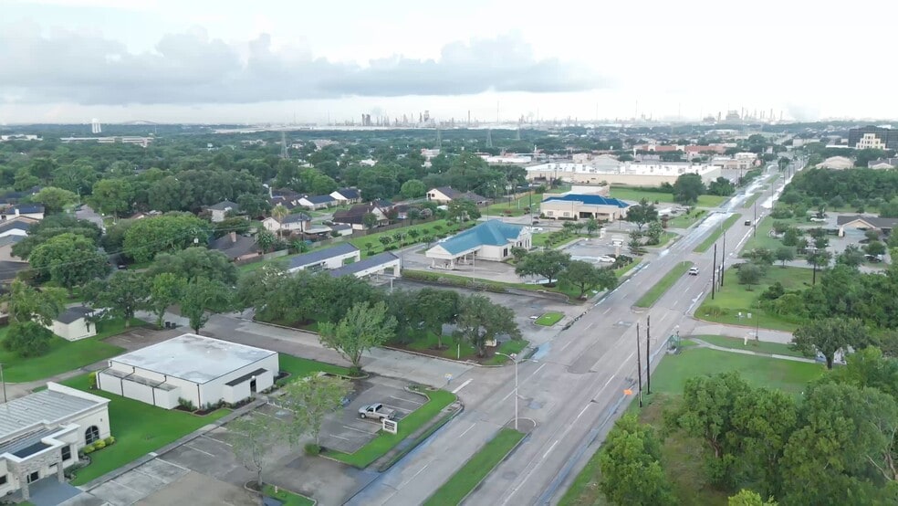 723 Rollingbrook Dr, Baytown, TX for sale - Commercial Listing Video - Image 2 of 14