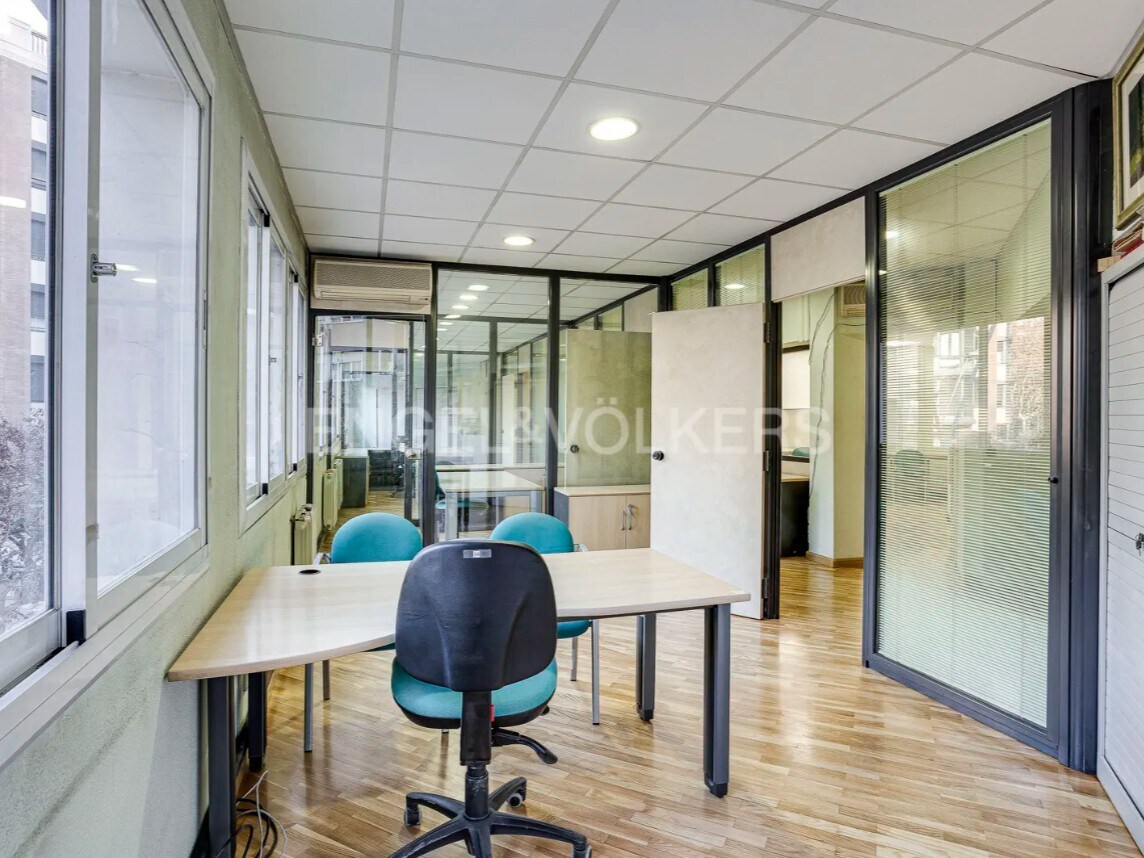 Retail in Barcelona, Barcelona for lease Interior Photo- Image 1 of 6